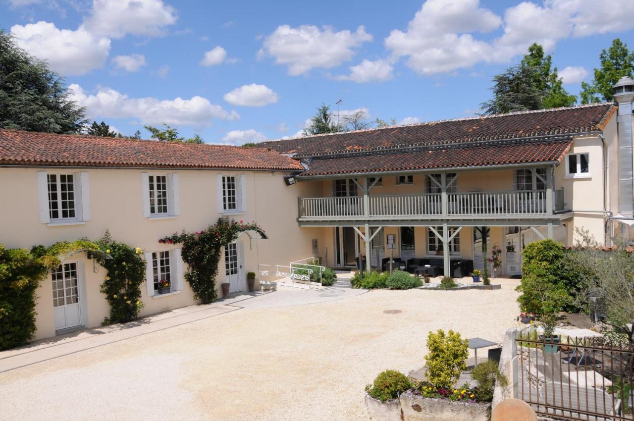 Logis Hotel Restaurant L'Essille Bassac Bagian luar foto