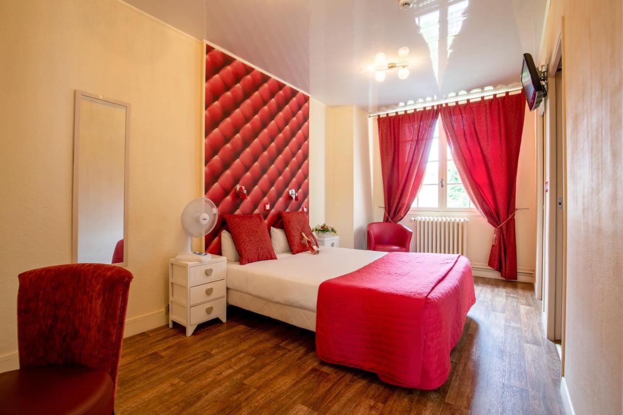 Logis Hotel Restaurant L'Essille Bassac Bagian luar foto