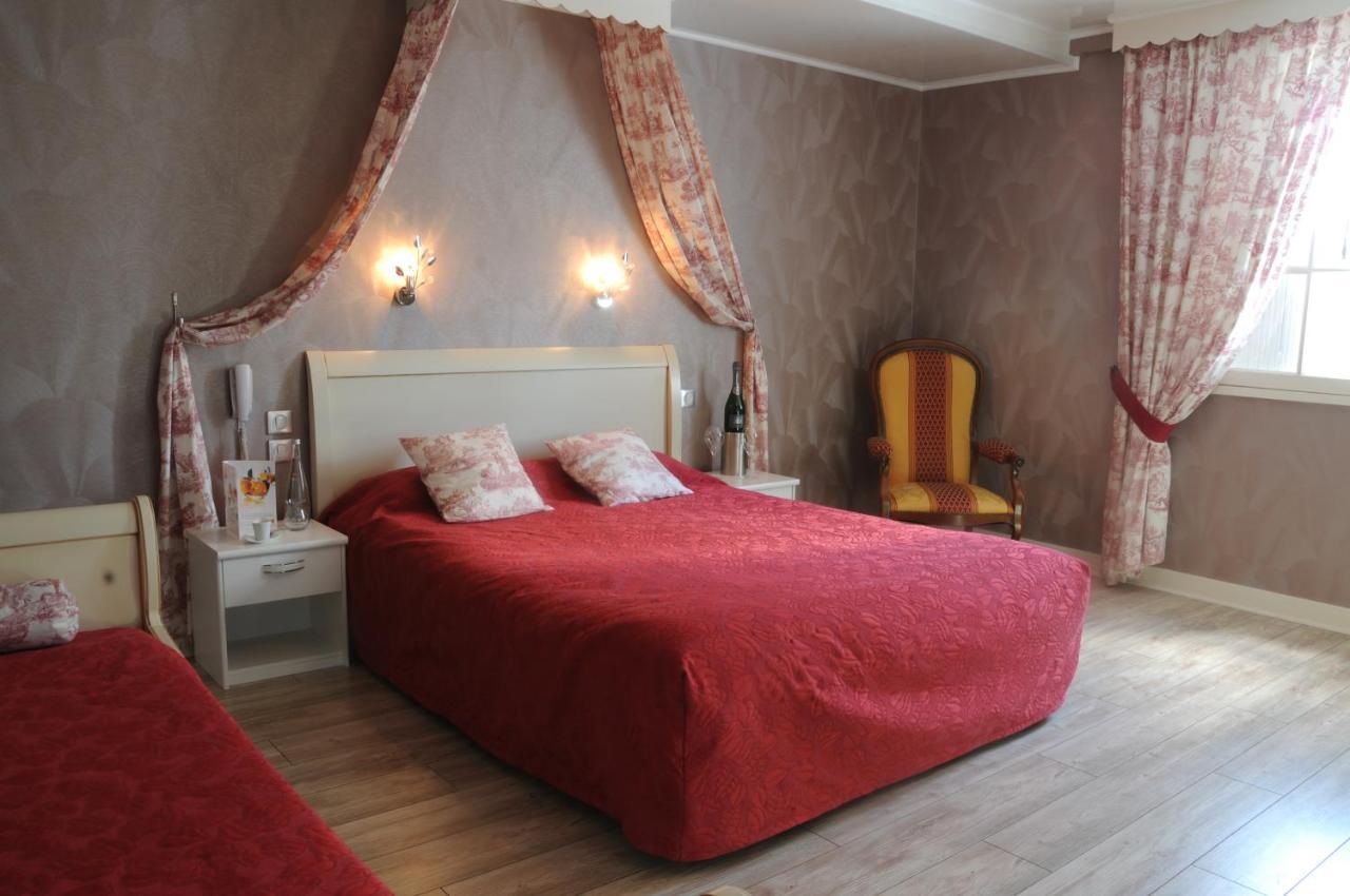 Logis Hotel Restaurant L'Essille Bassac Bagian luar foto